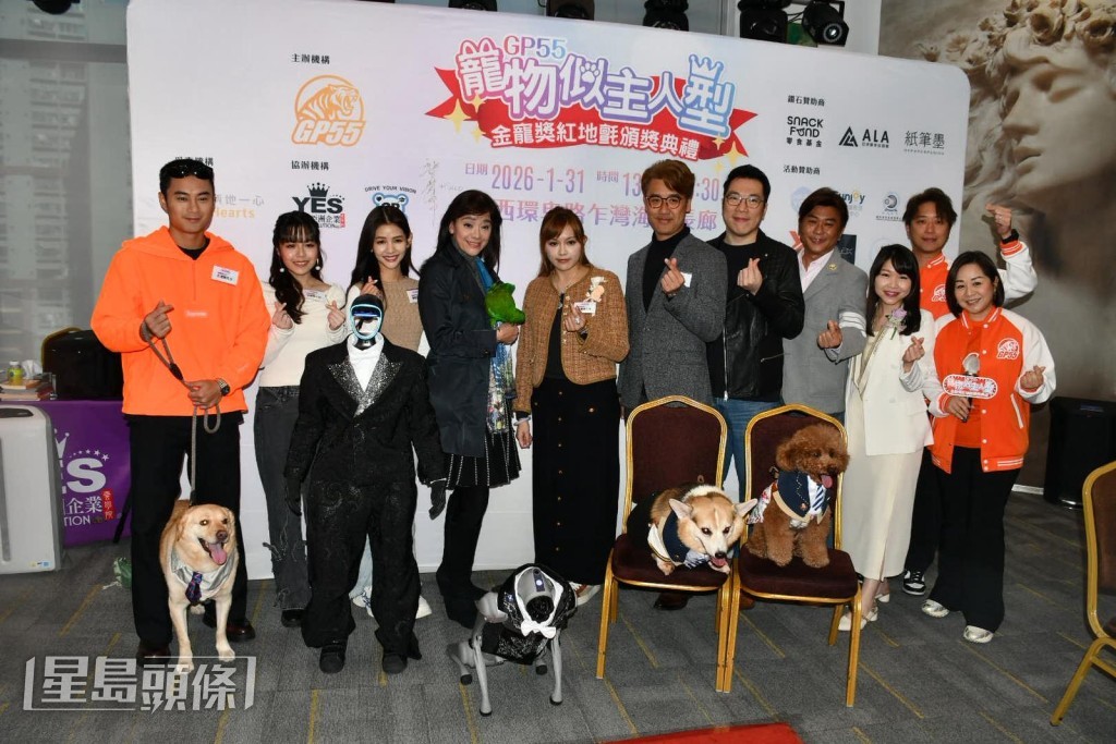 孔德賢帶同一年多前領養的狗到場。