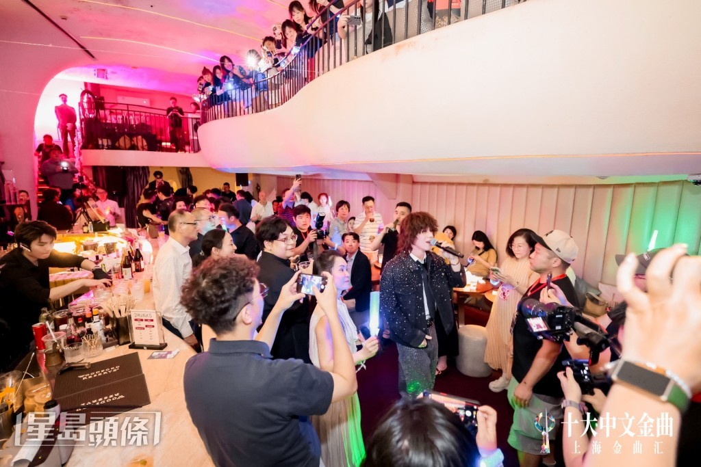 Mike說：「我見到大家一路聽歌嘅時候一路喺度搖擺，亦都聽得好陶醉嘅時候，其實我自己都唱得好陶醉。」