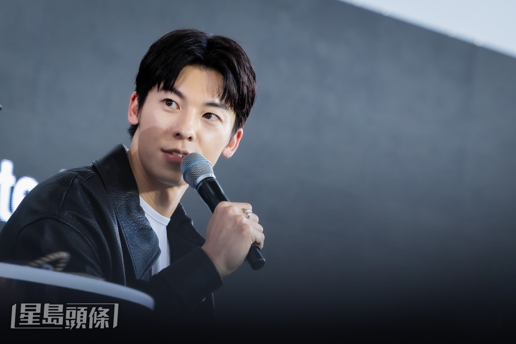 許光漢飛抵釜山,先行出席與韓國2PM成員玉澤演同台對談。 許光漢飛抵釜山,先行出席與韓國2PM成員玉澤演同台對談。