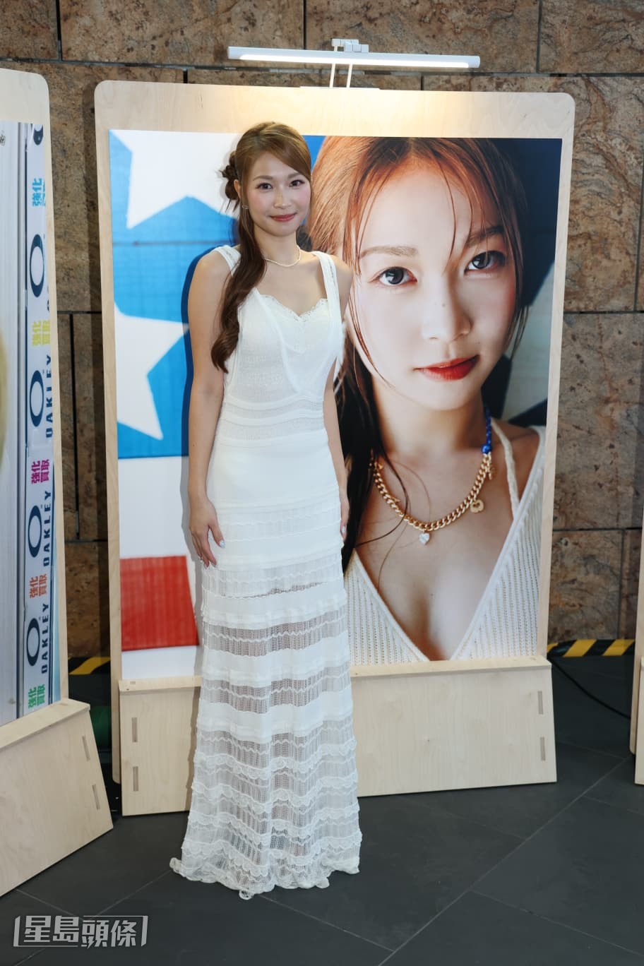 Yanny預告下星期Lolly Talk將會合體，一起為不公開的商演演出。