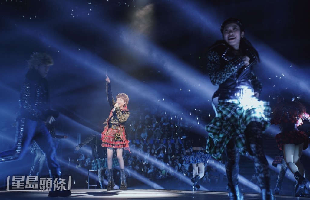 這次演唱會的觀眾由80橫跨到00後,足証慧嫻的歌曲穿越世代。 這次演唱會的觀眾由80橫跨到00後,足証慧嫻的歌曲穿越世代。