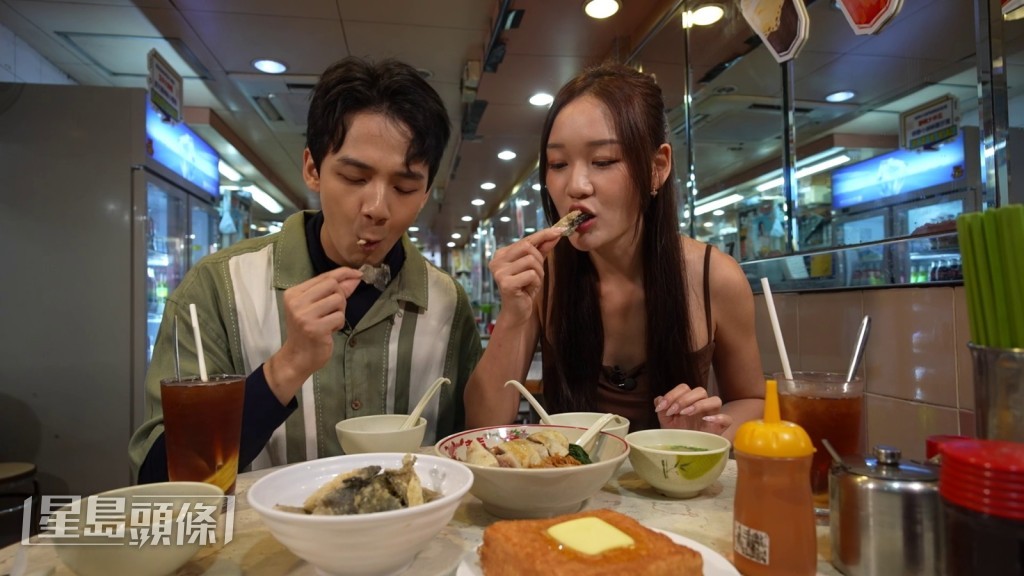 包括炸魚皮、崩沙腩撈粗麵、厚切爆漿西多士，食到讚不絶口。