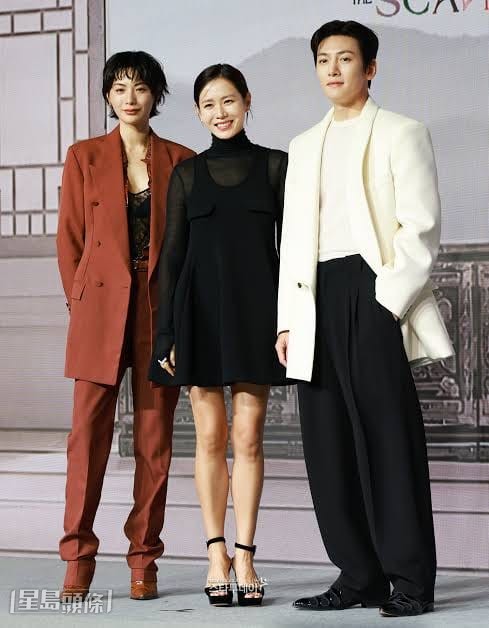 由(左起)Nana、孫藝珍、池昌旭合演的《挑情醜聞》僅用1天便成功空降Netflix「韓國十大熱門節目」排行榜榜首。 由(左起)Nana、孫藝珍、池昌旭合演的《挑情醜聞》僅用1天便成功空降Netflix「韓國十大熱門節目」排行榜榜首。