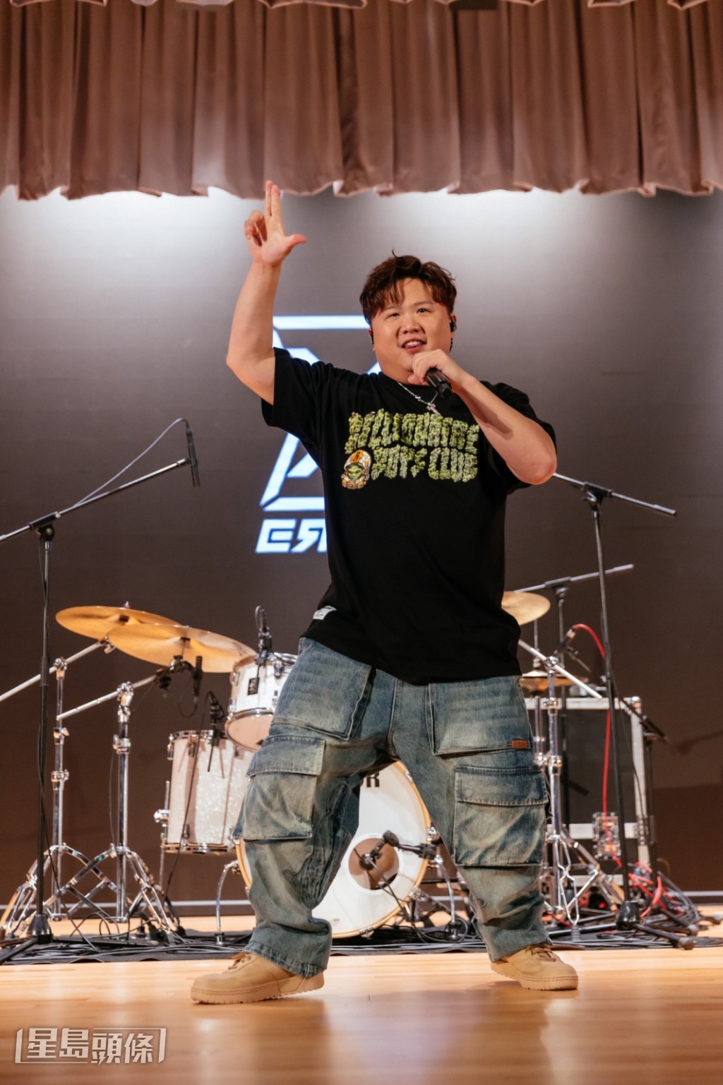 肥仔擔任MC，不知情的同學仔好興奮。