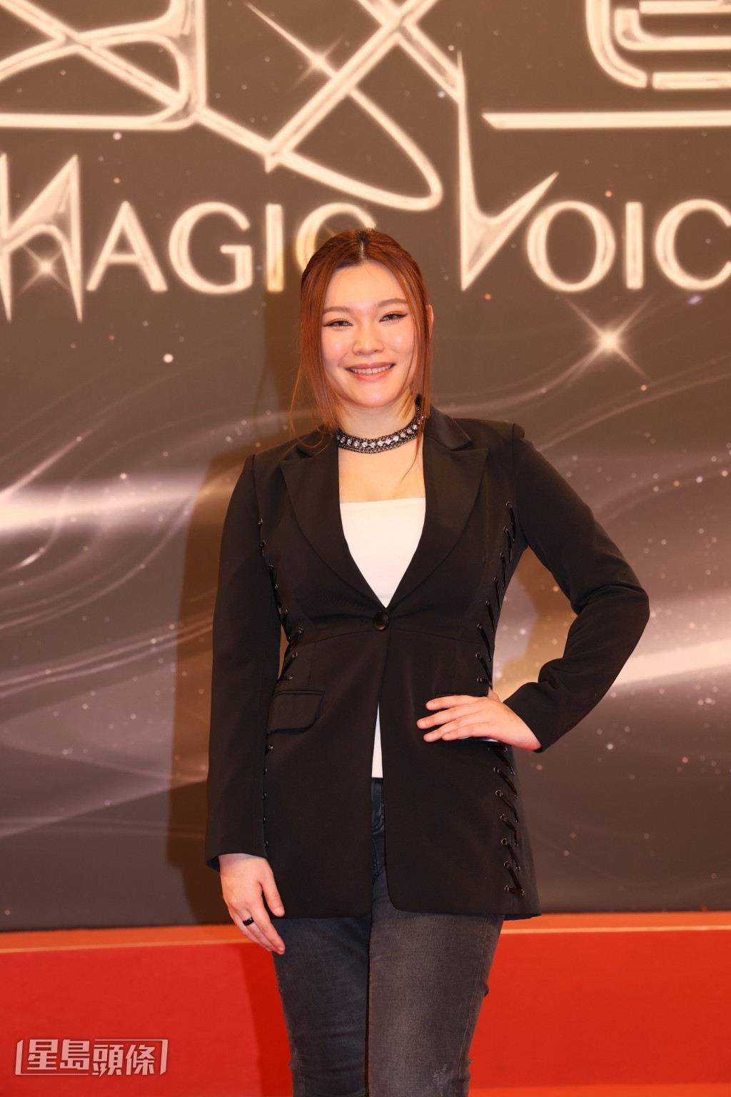 黃洛妍擔任助教。