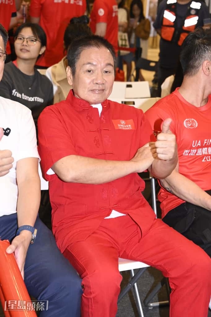 羅莽透露早前失聯是因為在四川不見了電話所致。 羅莽透露早前失聯是因為在四川不見了電話所致。