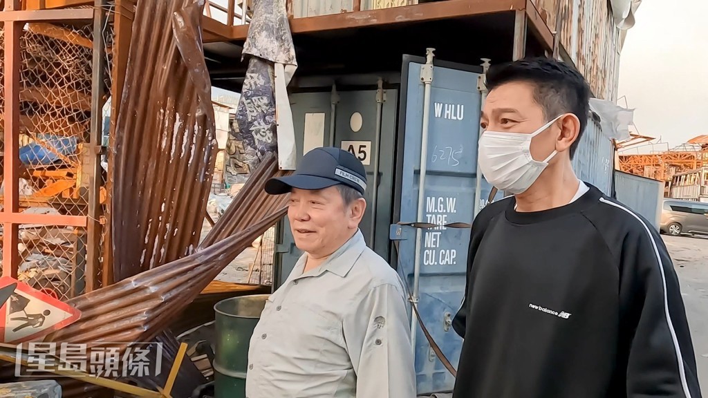 《焚城》出品人兼監製的江志強先生（左）表示，香港電影市道低迷，但相信只要電影人拍出好作品，觀眾一定會入戲院欣賞。