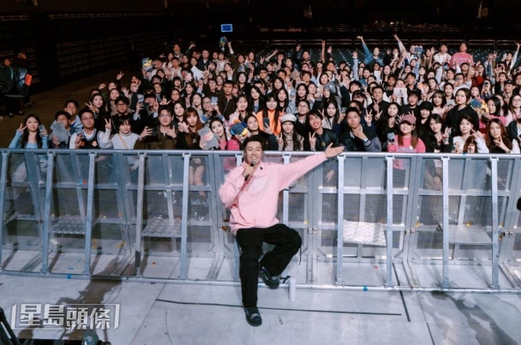 柏豪這些年在內地發展得好好,到不同城市開騷與粉絲見面。 柏豪這些年在內地發展得好好,到不同城市開騷與粉絲見面。