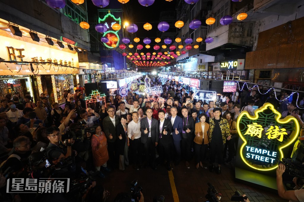 為期半年的「廟街夜市」今晚(15日)開鑼。劉駿軒攝 為期半年的「廟街夜市」今晚(15日)開鑼。劉駿軒攝