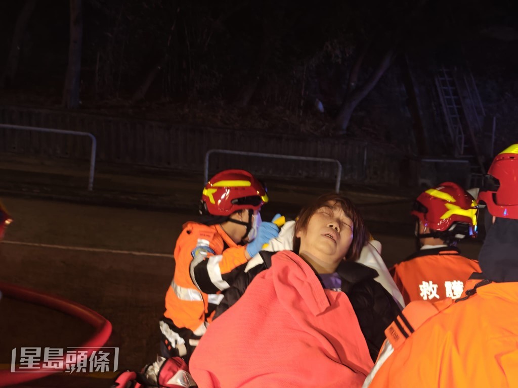 现场消息指，至少有四名居民疑在疏散时不适送院。蔡楚辉摄