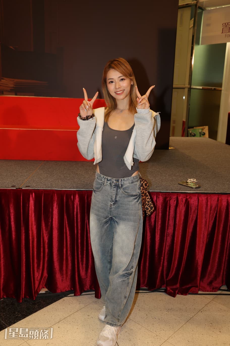 她自己也是首次拍這類型的戲。 她自己也是首次拍這類型的戲。