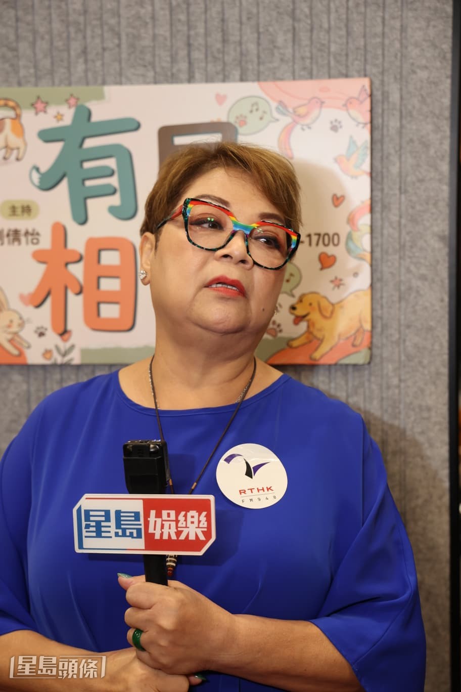 肥媽笑言以前很喜歡與黎彼得和黃霑一起吹水。 肥媽笑言以前很喜歡與黎彼得和黃霑一起吹水。