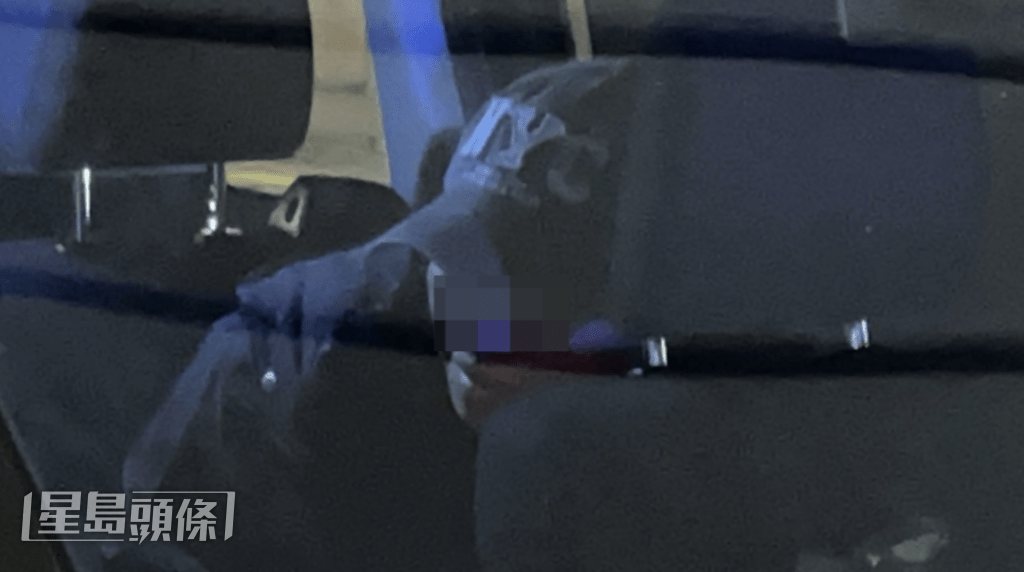 黑色七人車男司機。蔡楚輝攝 黑色七人車男司機。蔡楚輝攝