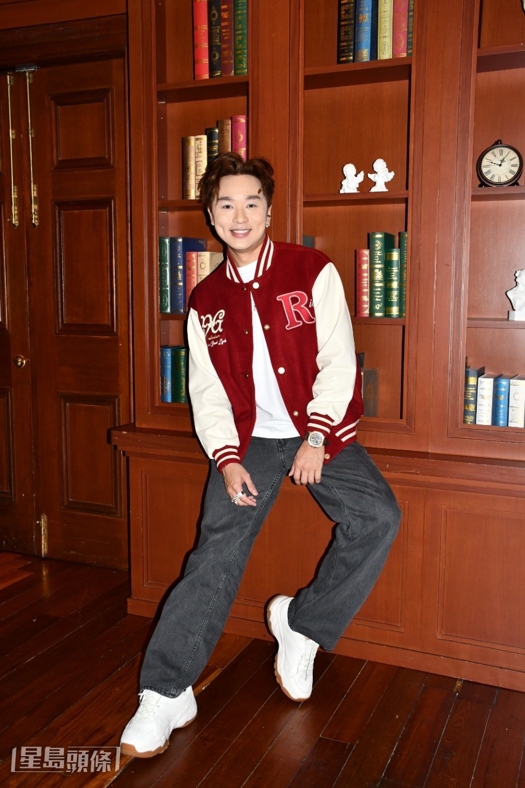 刻下他已開始計劃，第二首推出的是貼地情歌。