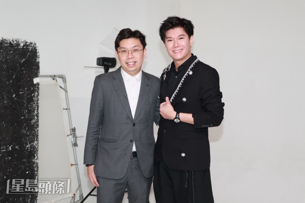 張與辰到柴灣為腕錶拍攝宣傳照，他今次與品牌主理人沈慧林合作。