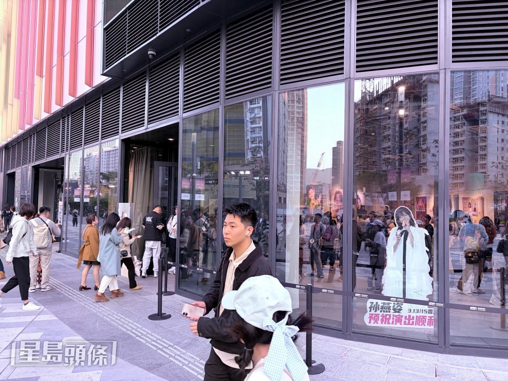 孫燕姿今晚（13日）於啟德主場館舉行兩場「孫燕姿《就在日落以後》巡迴演唱會-香港」。