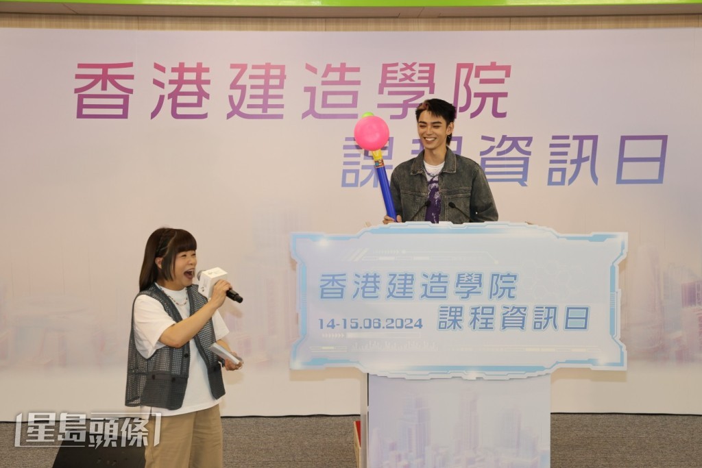他表示入行後參演劇集《那年盛夏我們綻放如花》，便對演戲產生了興趣！