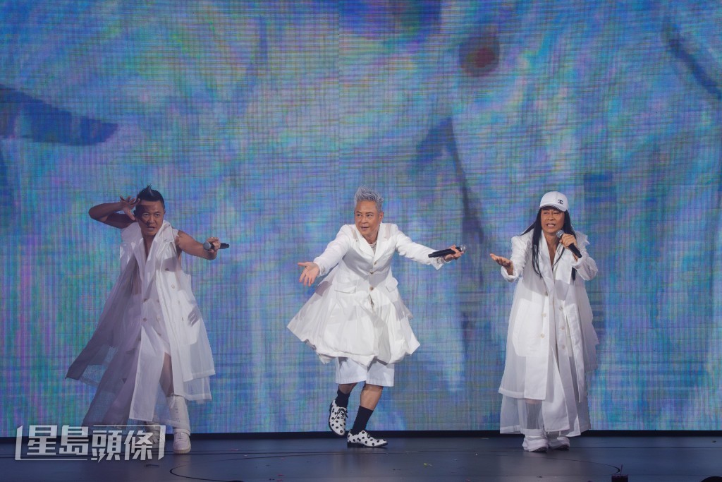 3子揚言歡迎大家明年4月來紅館草蜢演唱會繼續玩。