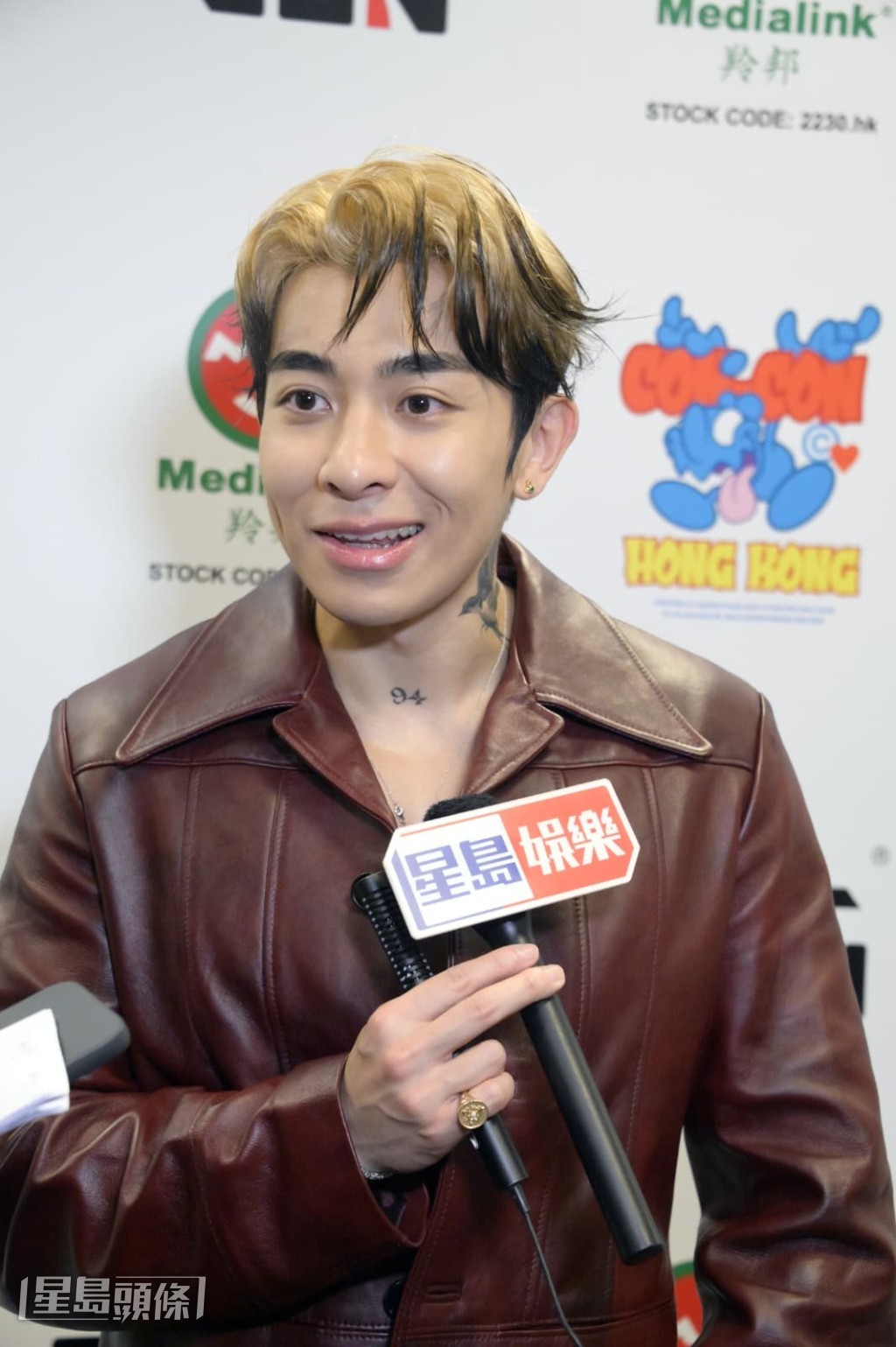 提到其好友林家謙今年成功完成半馬賽事，建議他找對方一起跑。