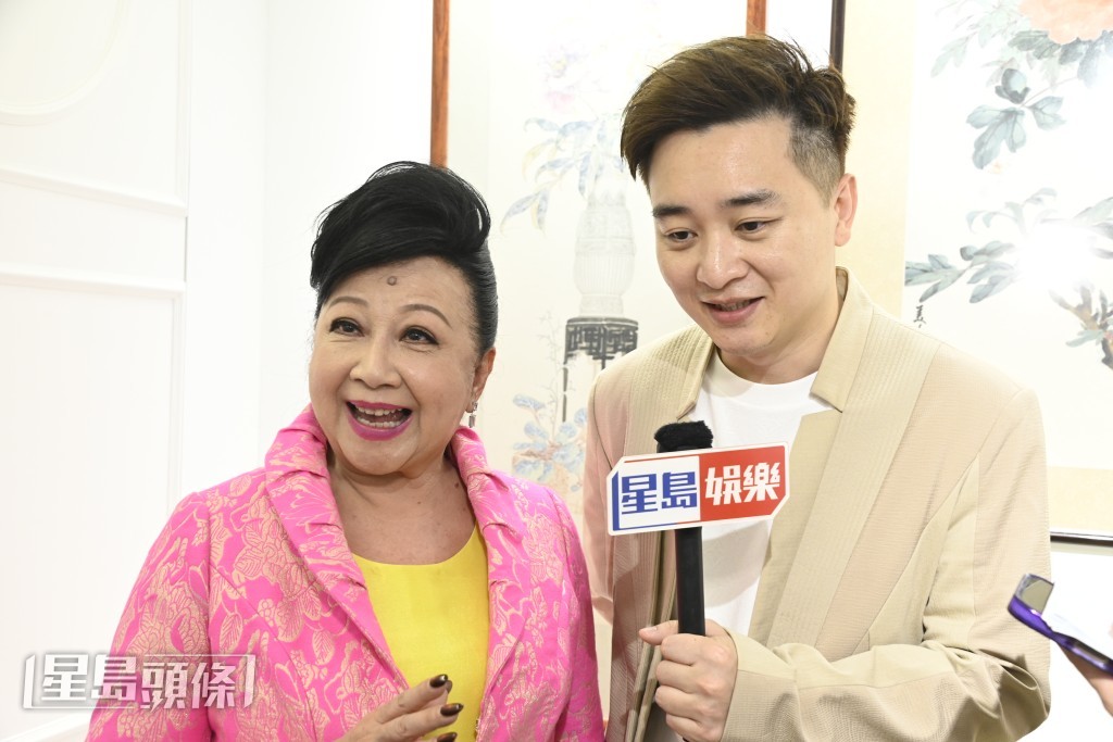 輝智笑指除了媽媽外，家燕姐這是第二位讚他靚仔的女士。