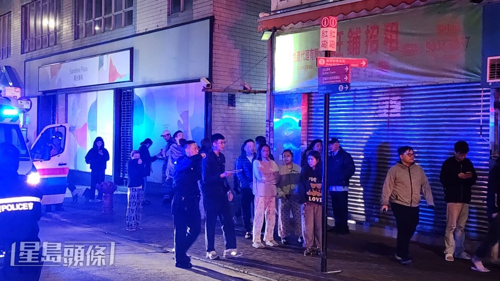 事件中，共有21名附近居民，包括9男12女，倉卒自行落樓疏散，由於深夜，部分人身穿睡衣褲。黎志偉攝