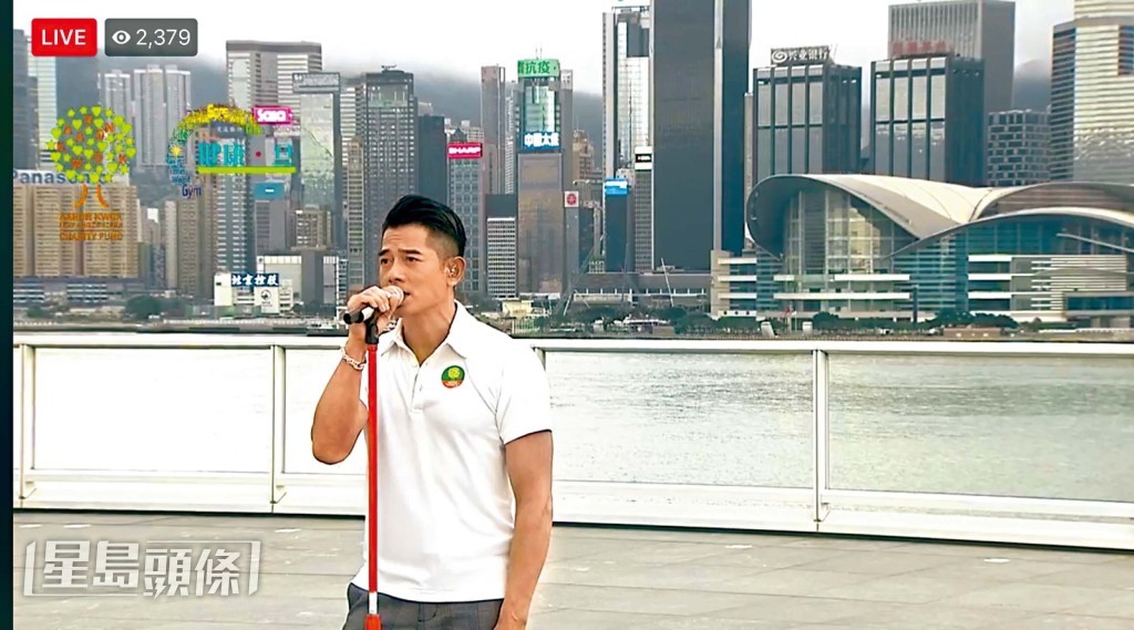 疫情打擊演唱會行業,歌手只得改為舉行線上音樂會,郭富城就曾舉行線上慈善騷,為圈中基層人員籌募抗疫醫療經費。 疫情打擊演唱會行業,歌手只得改為舉行線上音樂會,郭富城就曾舉行線上慈善騷,為圈中基層人員籌募抗疫醫療經費。