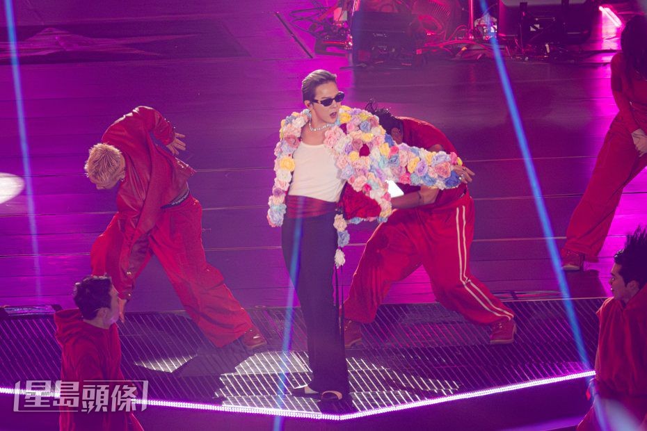 GD為Encore場換上全新華麗服飾。