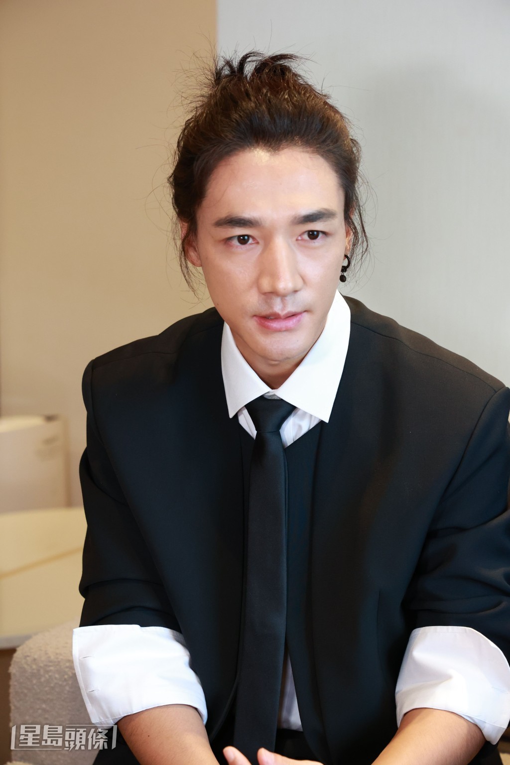 此沙形容任達華氣場強大，「最初以為他不想跟我說話！」