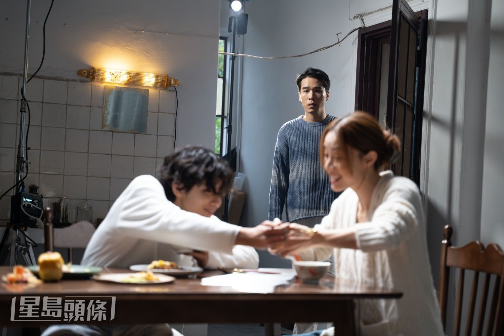 阿炳呷醋表示：「皓嵐同Stephy有對手戲，但我冇。」