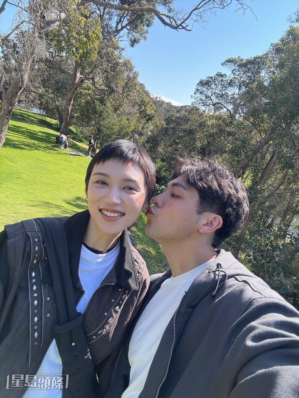 Louise笑言自己會不時展示不同造型,讓老公羅孝勇有新鮮感。 Louise笑言自己會不時展示不同造型,讓老公羅孝勇有新鮮感。