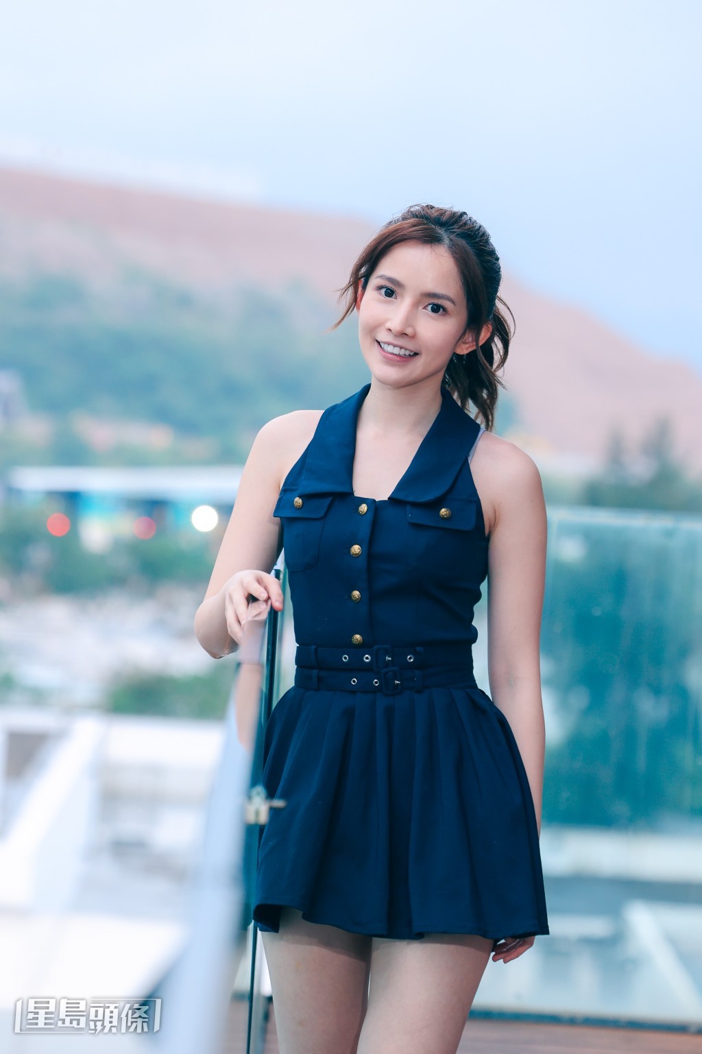 保怡則視她為妹妹,不斷指導和提點她最重要是演出真情感。 保怡則視她為妹妹,不斷指導和提點她最重要是演出真情感。