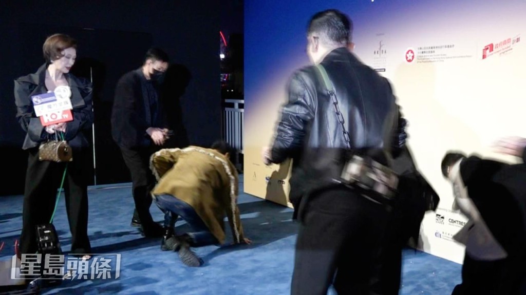 連眼鏡飛脫了！