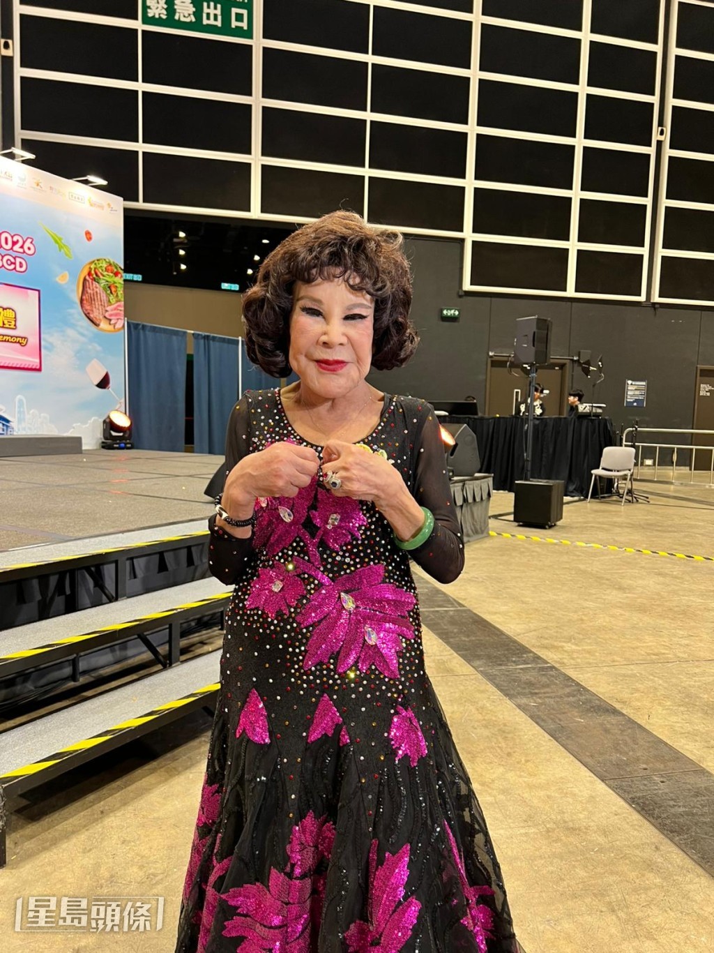 提到前夫胡百全留給她的遺產,黃夏蕙表示會興建兩所安老院。 提到前夫胡百全留給她的遺產,黃夏蕙表示會興建兩所安老院。