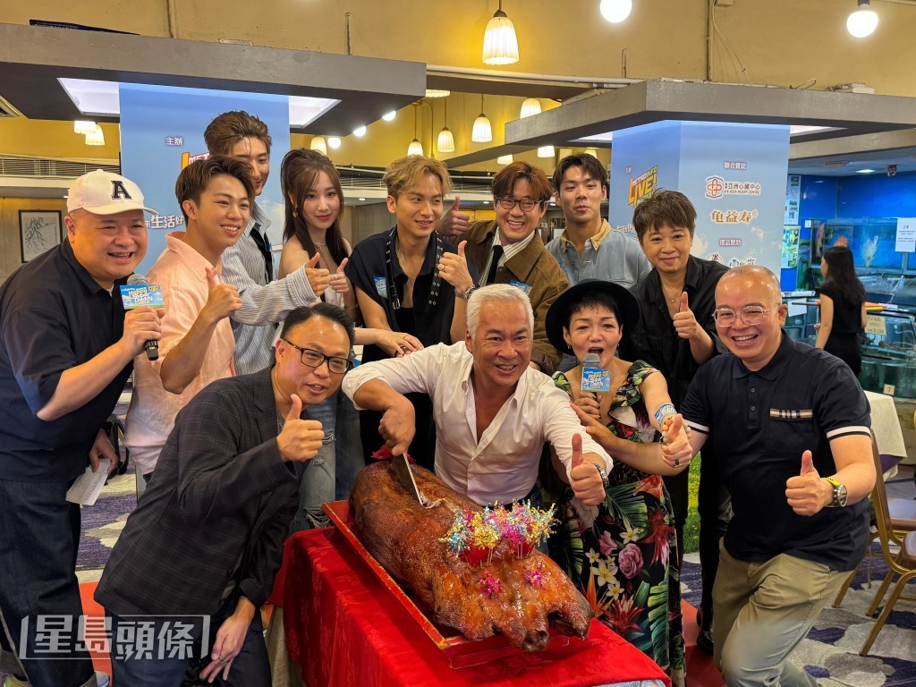一眾歌手出席新城父親節活動。 一眾歌手出席新城父親節活動。
