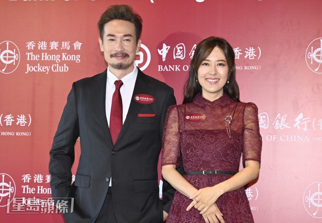 唐詩詠、陳豪今日在馬場開始擺攤檔，2人亦大講生意經。