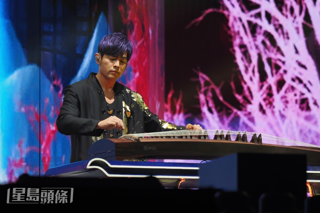 周杰倫巡唱香港站已於昨晚（27日）在啟德主場館舉行首場演出。