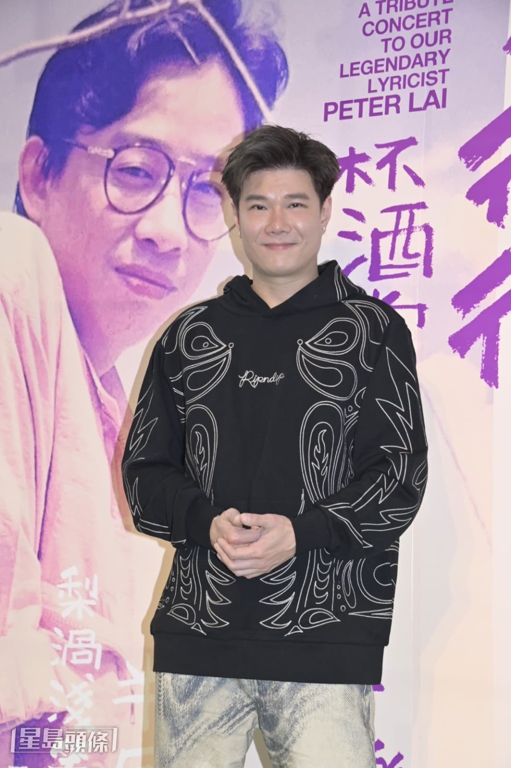 雖然他未曾與對方見過面,但能參與今次的音樂會感到很榮幸。 雖然他未曾與對方見過面,但能參與今次的音樂會感到很榮幸。