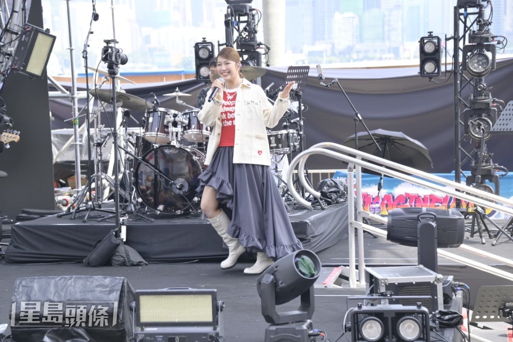 黃淑蔓為了今日表演專誠編了一首快歌Medley。 黃淑蔓為了今日表演專誠編了一首快歌Medley。