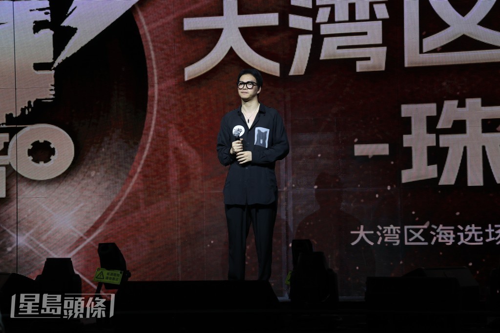 呢位参赛者着得好有型。