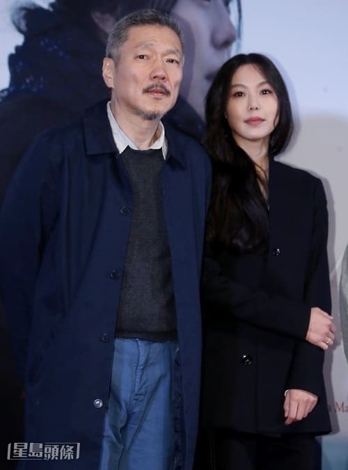 雖然洪尚秀與元配已分居多時,但尚未離婚,這名孩子將被登記為洪尚秀的非婚生子女。 雖然洪尚秀與元配已分居多時,但尚未離婚,這名孩子將被登記為洪尚秀的非婚生子女。