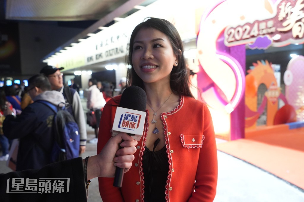 Tina最喜歡壓軸的舞蹈表演,指很多觀眾提前離開沒有看到,感覺很可惜。劉駿軒攝 Tina最喜歡壓軸的舞蹈表演,指很多觀眾提前離開沒有看到,感覺很可惜。劉駿軒攝