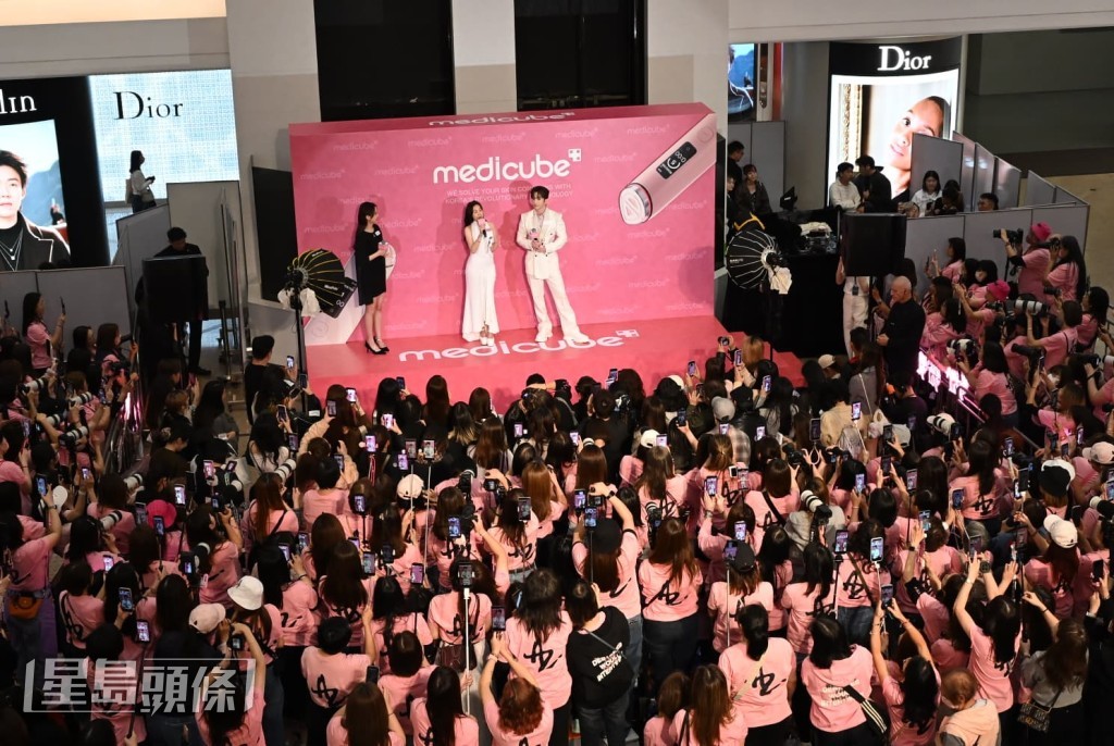 大批神徒（粉丝暱称）出席支持。