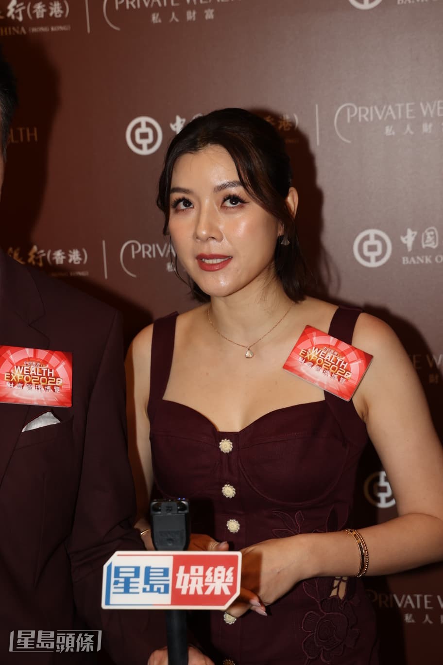 現在長子開始愛看外國的警匪片及一些動作和槍戰片，Aimee指，遲些便可以看爸爸的警匪片了。