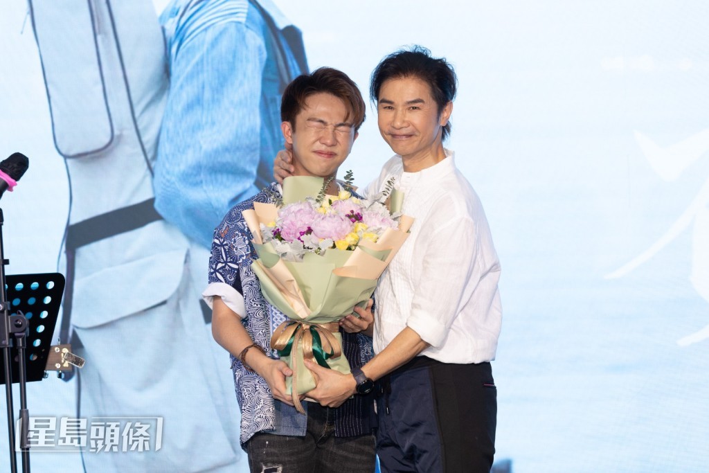 Vince即場拜師,黃翊開心答應,Vince即感動得流下男兒淚,場面感人。 Vince即場拜師,黃翊開心答應,Vince即感動得流下男兒淚,場面感人。