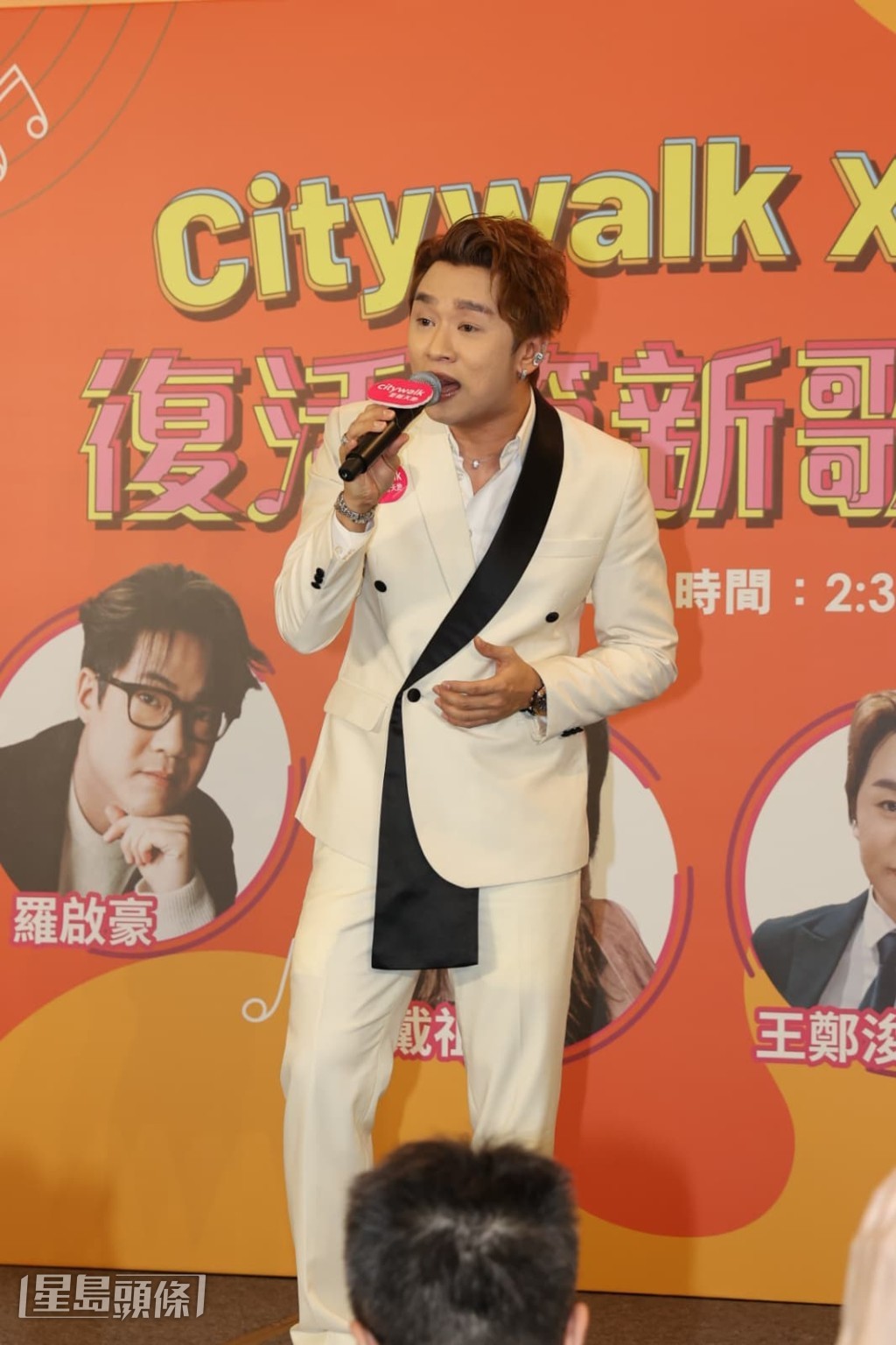 问王郑浚仁想在哪一个场馆开Show？他说：“第一次个场细啲都OK！”