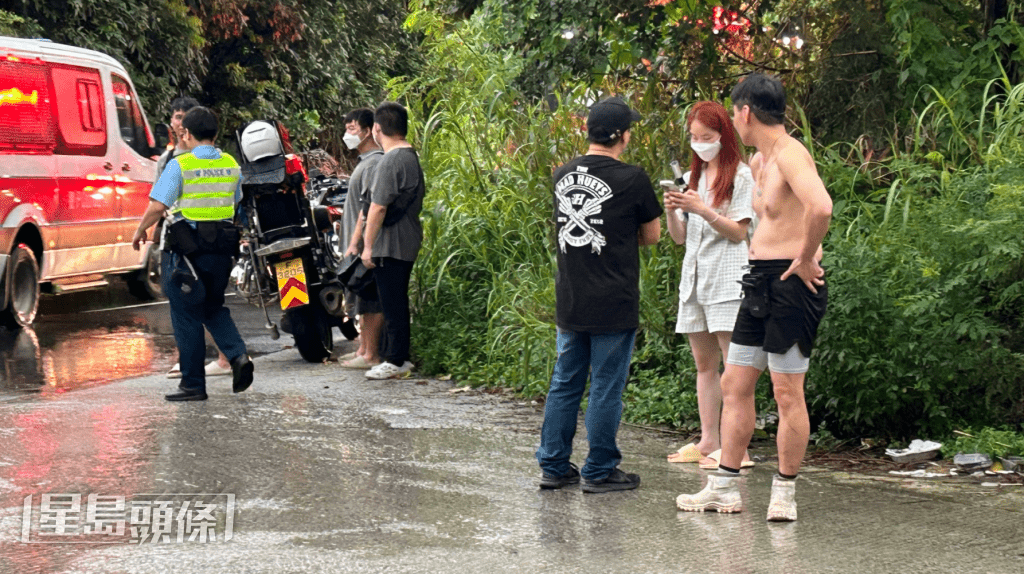 約十人自行疏散到村口暫避。蔡楚輝攝 約十人自行疏散到村口暫避。蔡楚輝攝