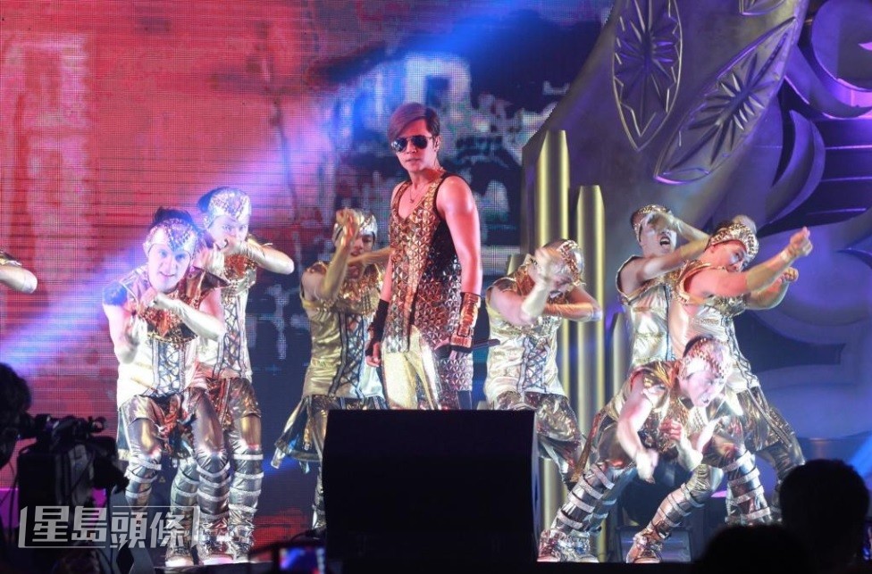 小猪上次在红馆开骚,已是2014年的《舞极限之舞魂再现世界巡回演唱会》了。 小猪上次在红馆开骚,已是2014年的《舞极限之舞魂再现世界巡回演唱会》了。