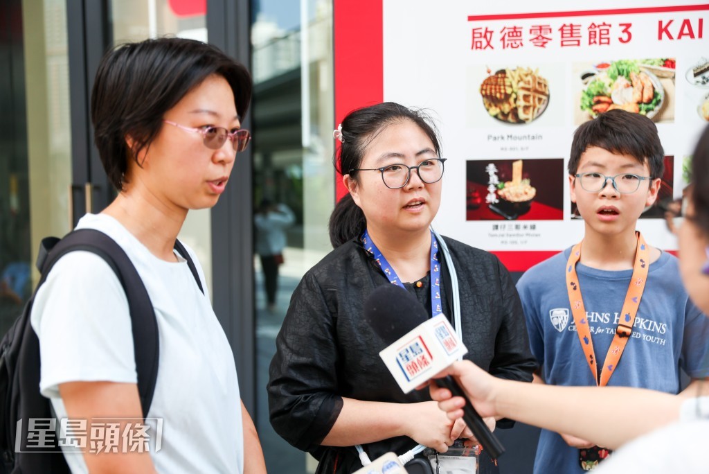 蔣小姐(左)、劉小姐(右)。 蔣小姐(左)、劉小姐(右)。