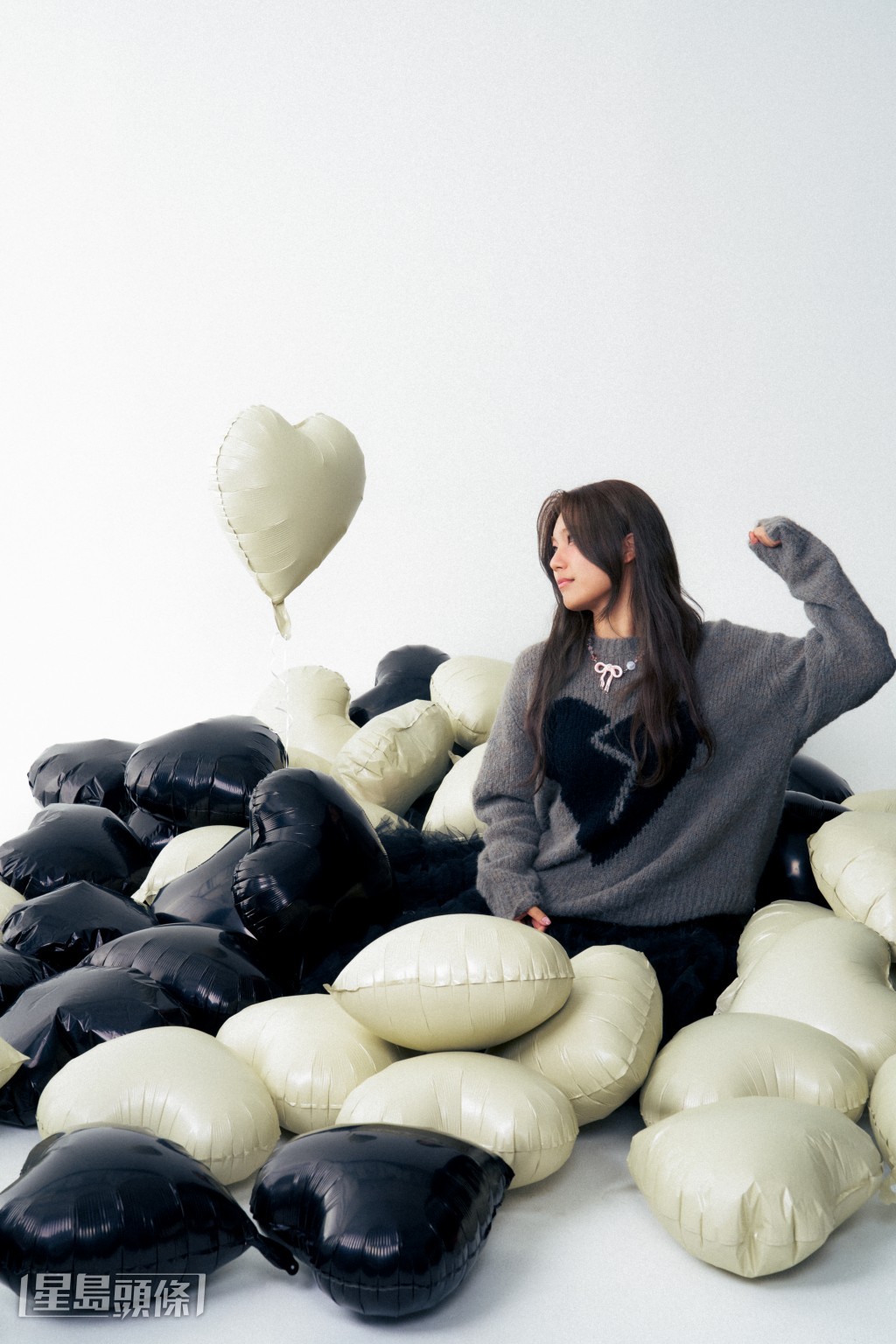 早前為新碟拍攝了不同的造型照。