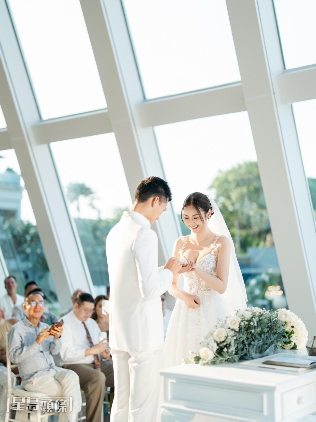 提到兩人今次只行禮沒有註冊簽紙,莊思敏坦言覺得沒有必要。 提到兩人今次只行禮沒有註冊簽紙,莊思敏坦言覺得沒有必要。